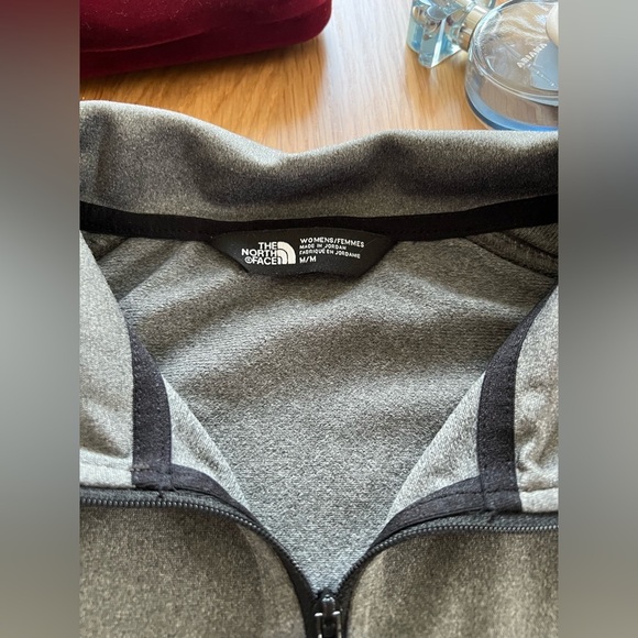 The North Face Women’s Pullover - Picture 5 of 5